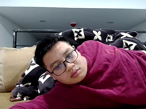 Snapshot of loveninja chatting on 12-19-25, 01:46 loveninja online show from 12-19-25, 01:46