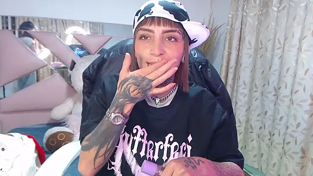 Gyal 8  online show from 10-13-25, 04:03