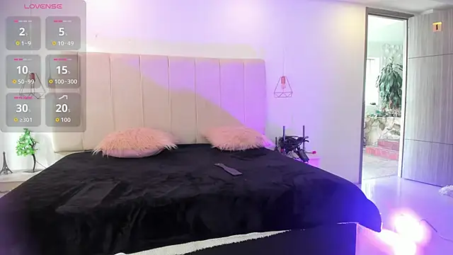 Gyal 8  online show from 11-30-25, 09:26