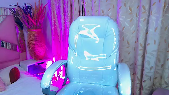 Gyal 8  online show from 10-09-25, 04:13