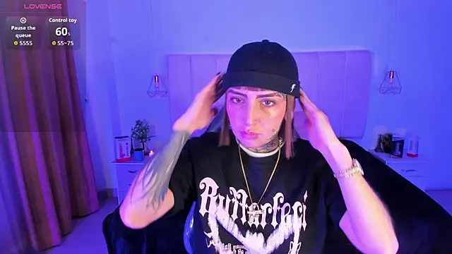 Gyal 8  online show from 01-17-26, 03:32