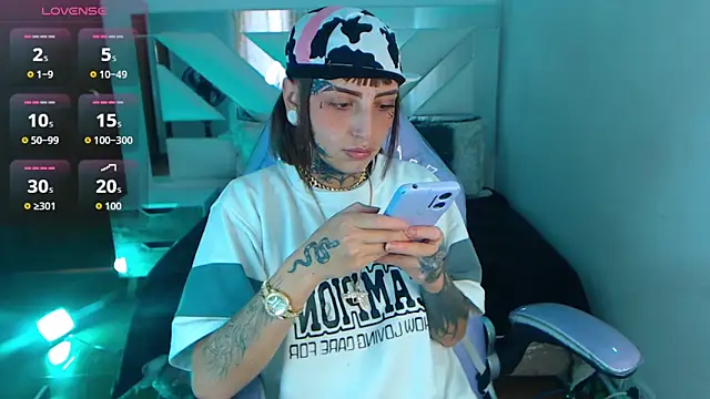 Gyal 8  online show from 10-24-25, 07:46