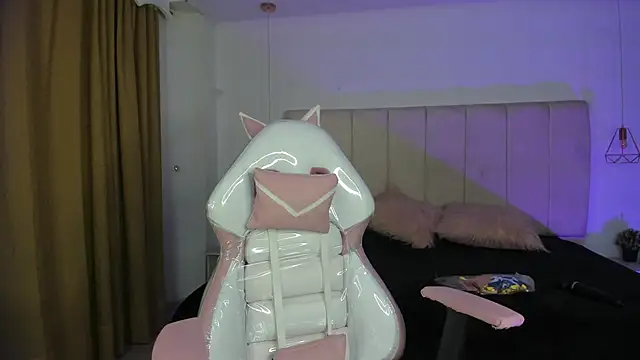 Gyal 8  online show from 11-30-25, 03:40