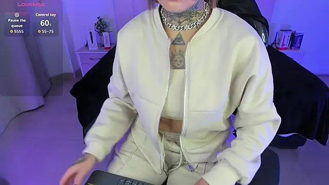 Gyal 8  online show from 02-10-26, 05:06