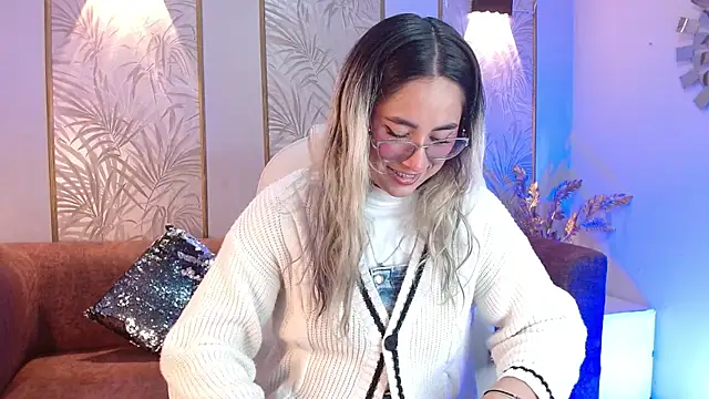 LunaaGrey  online show from 10-04-25, 04:14