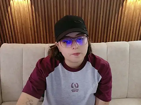 Snapshot of dirty_feelena chatting on 12-19-25, 07:38 dirty feelena online show from 12-19-25, 07:38