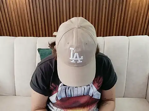 Snapshot of dirty_feelena chatting on 02-13-26, 04:29 dirty feelena online show from 02-13-26, 04:29