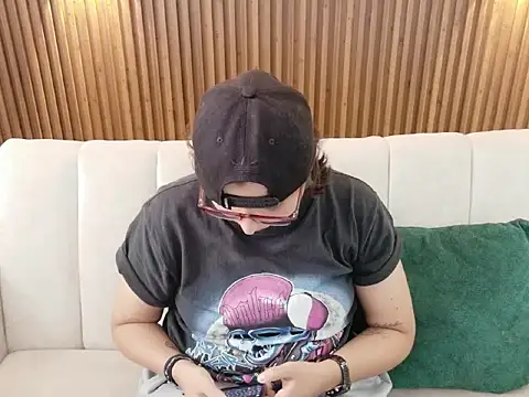 Snapshot of dirty_feelena chatting on 01-16-26, 04:33 dirty feelena online show from 01-16-26, 04:33