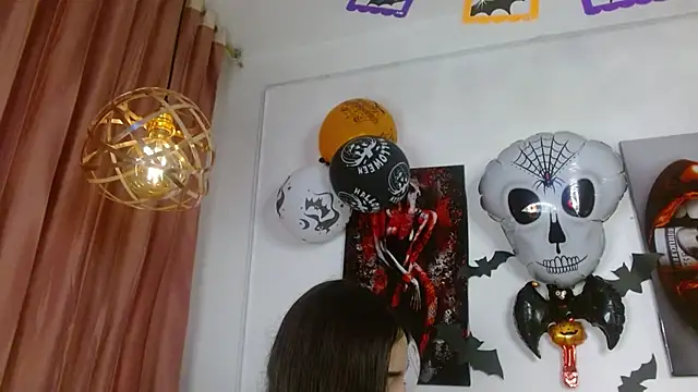 ladymooncs online show from 10-18-25, 04:14
