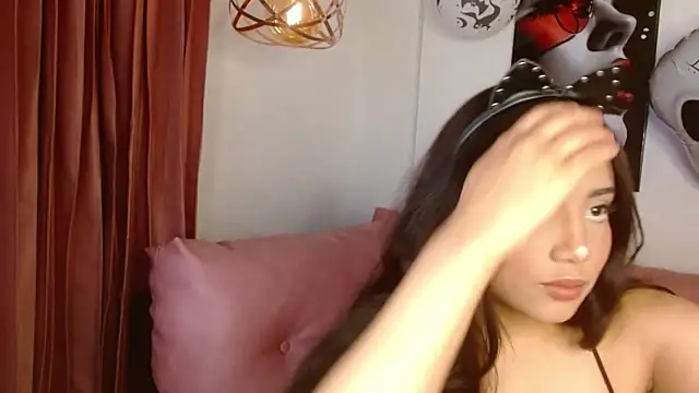 ladymooncs online show from 10-17-25, 04:05