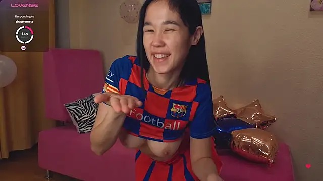 Snapshot of Reina__chan chatting on 02-01-26, 03:27 Reina chan online show from 02-01-26, 03:27