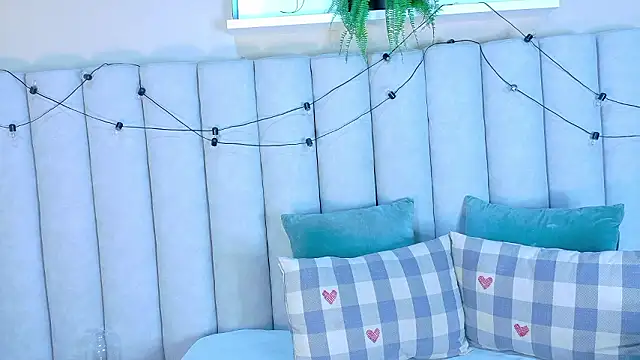 MyApril   online show from 03-10-26, 12:09