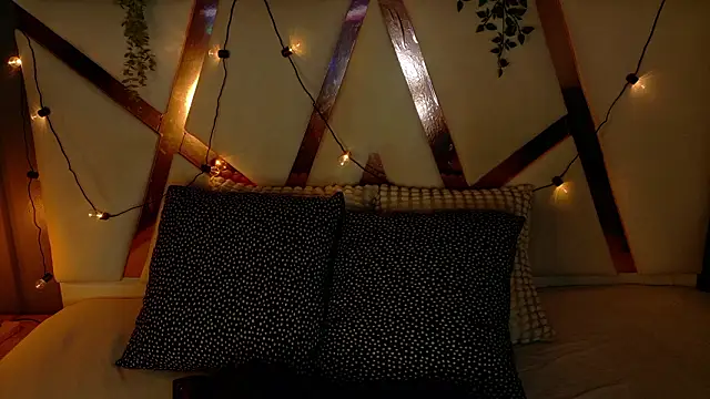 MyApril   online show from 02-25-26, 12:05