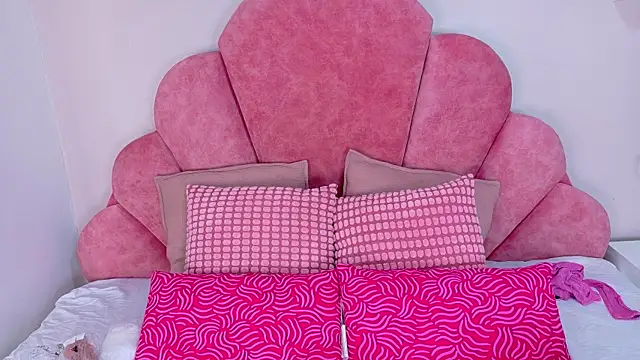 MyApril   online show from 10-02-25, 11:46