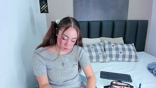 MyApril   online show from 10-07-25, 12:39