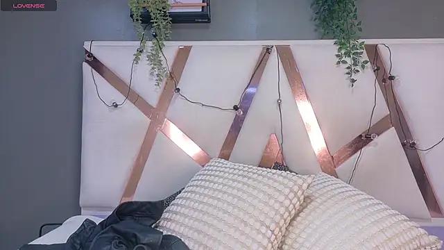 MyApril   online show from 02-13-26, 11:43