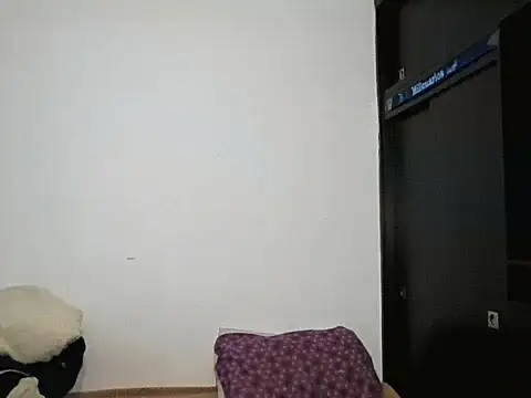 Snapshot of Miia__strog chatting on 10-21-25, 04:06 Miia  strog online show from 10-21-25, 04:06