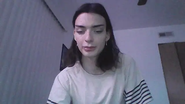 Snapshot of Luna_Samosienko chatting on 10-04-25, 10:28 Luna Samosienko online show from 10-04-25, 10:28