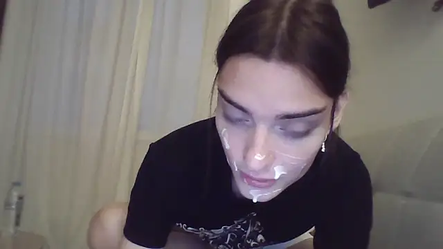 Snapshot of Luna_Samosienko chatting on 09-26-25, 04:36 Luna Samosienko online show from 09-26-25, 04:36