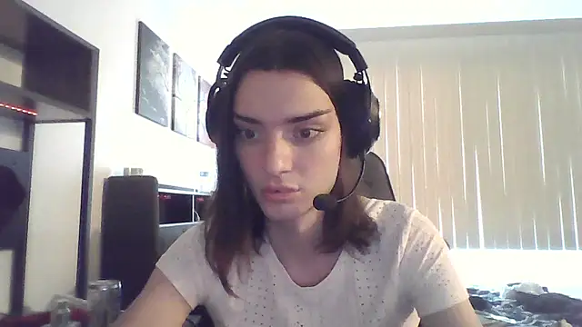 Snapshot of Luna_Samosienko chatting on 10-01-25, 12:42 Luna Samosienko online show from 10-01-25, 12:42