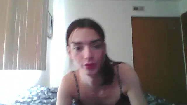 Snapshot of Luna_Samosienko chatting on 10-06-25, 02:29 Luna Samosienko online show from 10-06-25, 02:29