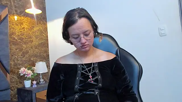 Asami Hattori online show from 10-18-25, 11:23