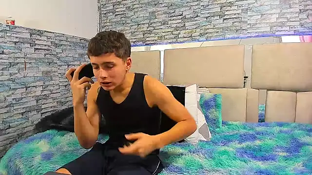 Julian wolf18 online show from 10-22-25, 03:22