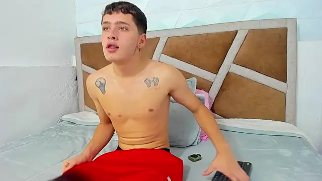 Julian wolf18 online show from 11-21-25, 04:50