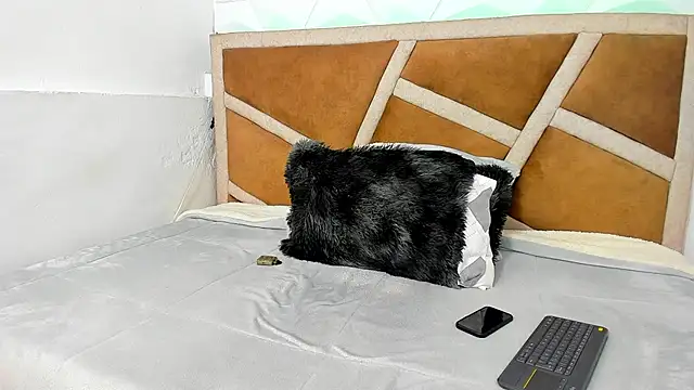 Julian wolf18 online show from 11-15-25, 04:55