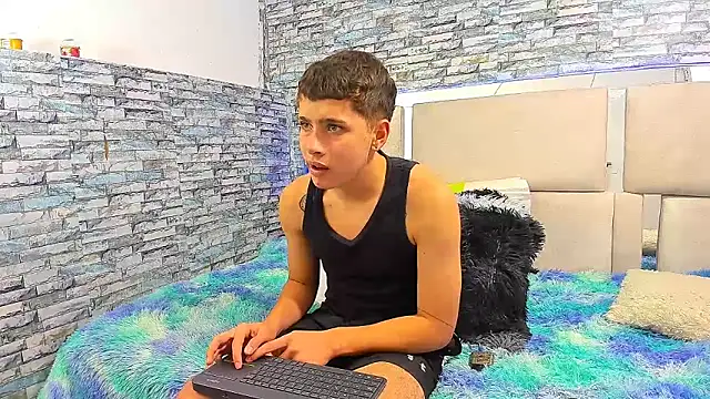Julian wolf18 online show from 10-16-25, 03:42
