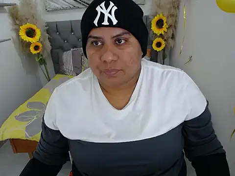 hotlesby valery online show from 10-17-25, 07:04