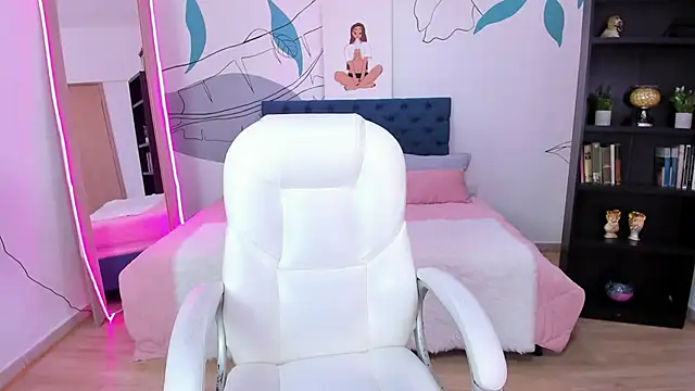 Snapshot of Victoria_Jonnesss chatting on 09-27-25, 07:20 Victoria Jonnesss online show from 09-27-25, 07:20