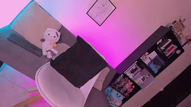 QueenAri  online show from 10-02-25, 02:04