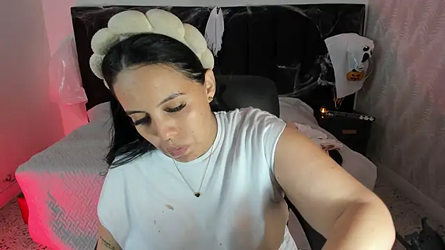 Snapshot of camiladuke7 chatting on 10-29-25, 07:35 camiladuke7 online show from 10-29-25, 07:35