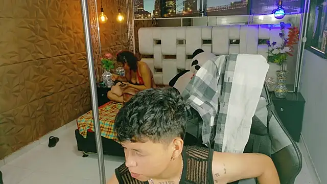 Snapshot of Twindesires chatting on 10-28-25, 03:00 Twindesires online show from 10-28-25, 03:00