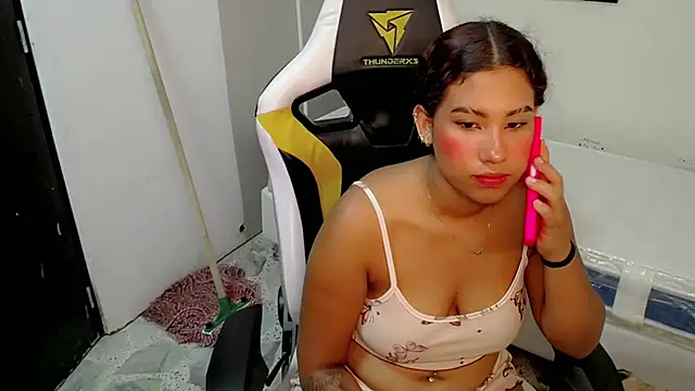 Snapshot of La_tokisha chatting on 10-11-25, 12:33 La tokisha online show from 10-11-25, 12:33
