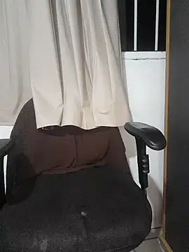 Snapshot of casado031999 chatting on 11-12-25, 12:15 casado031999 online show from 11-12-25, 12:15