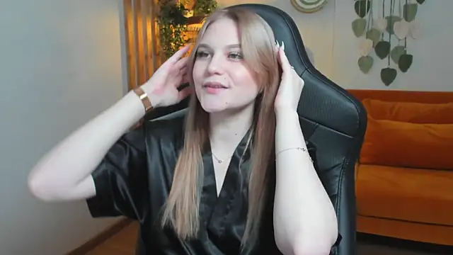 Snapshot of AriaWell chatting on 10-16-25, 06:38 AriaWell online show from 10-16-25, 06:38