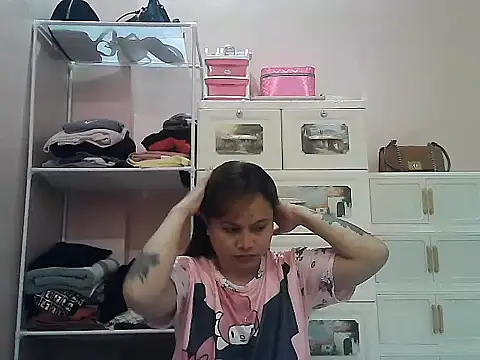 Snapshot of Amarrahlyn chatting on 07-15-26, 09:27 Amarrahlyn online show from 07-15-26, 09:27