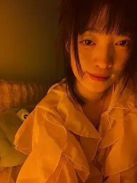 Snapshot of Tramy_xx chatting on 06-18-26, 04:45 Tramy xx online show from 06-18-26, 04:45