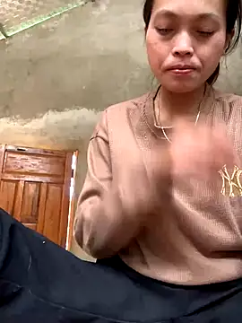 Halyy xx online show from 10-28-25, 05:18