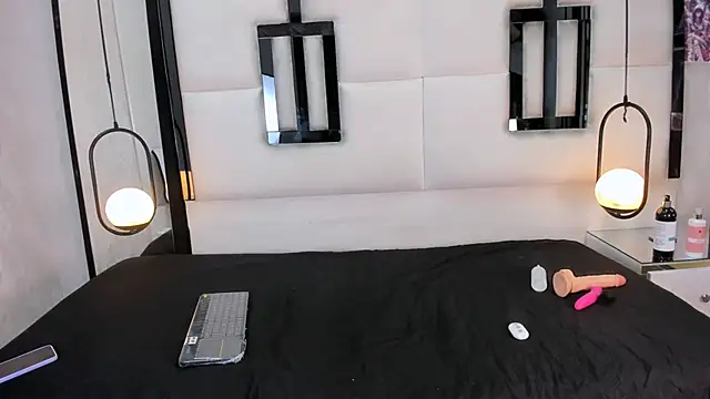 SerenaWild1 online show from 11-15-25, 04:49