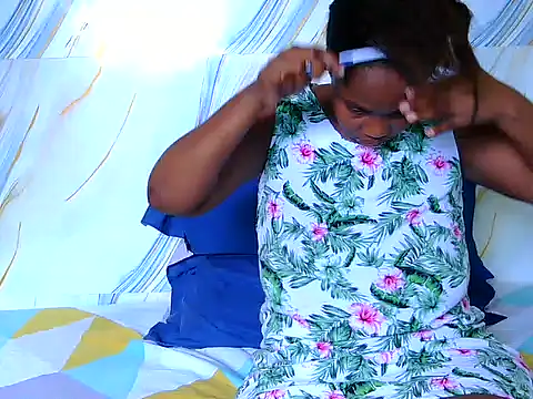 Snapshot of best_frnd chatting on 11-15-25, 12:42 best frnd online show from 11-15-25, 12:42