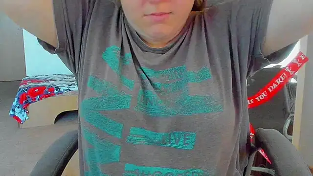 Snapshot of Liza-Mendez chatting on 10-21-25, 05:29 Liza-Mendez online show from 10-21-25, 05:29