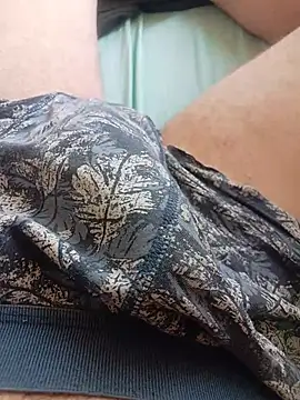 Snapshot of DarkOven chatting on 12-22-25, 11:43 DarkOven online show from 12-22-25, 11:43