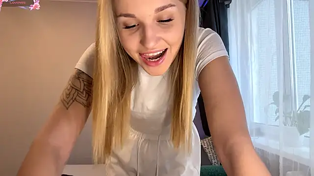 TanekaBoitel online show from 11-26-25, 11:32