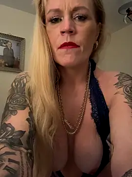Snapshot of Carmen36XX chatting on 10-19-25, 10:23 Carmen36XX online show from 10-19-25, 10:23