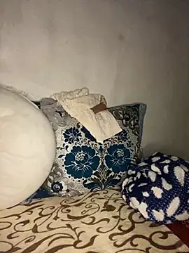 Snapshot of MayaarTop chatting on 10-04-25, 10:22 MayaarTop online show from 10-04-25, 10:22