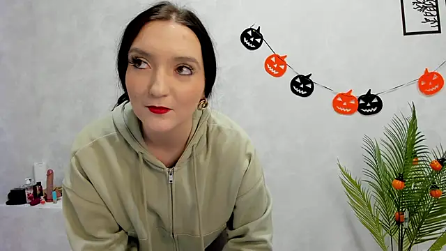 Snapshot of Lesley_Wins chatting on 10-17-25, 08:06 Lesley Wins online show from 10-17-25, 08:06
