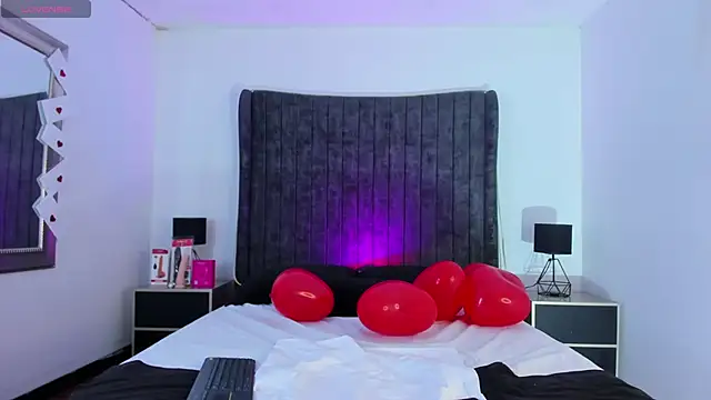 Snapshot of VanessaParis__ chatting on 02-15-26, 11:36 VanessaParis online show from 02-15-26, 11:36